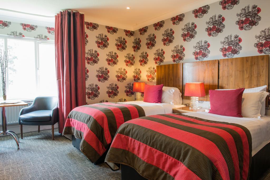 The Coed-Y-Mwstwr Hotel Bridgend  Zimmer foto