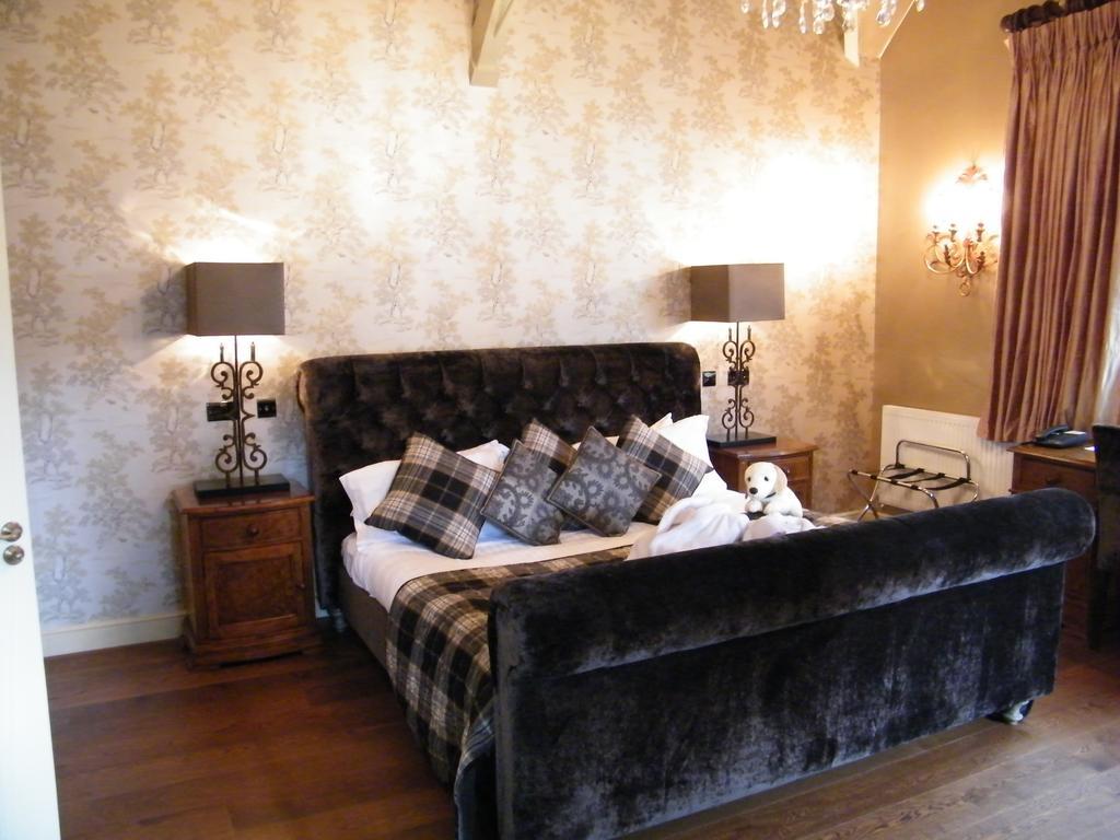 The Coed-Y-Mwstwr Hotel Bridgend  Zimmer foto